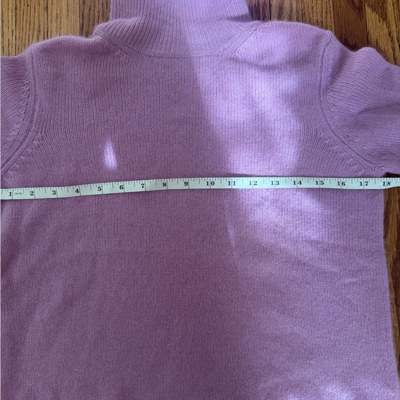 Bloomingdale's Petites Soft Lilac 100% Cashmere Turtleneck Sweater - Picture 4 of 6